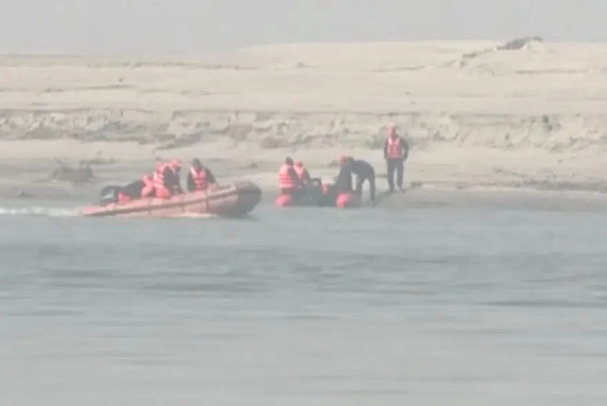 Guwahati: Five persons swept away by Brahmaputra at Kharghuli yet to be traced, rescue operations continue