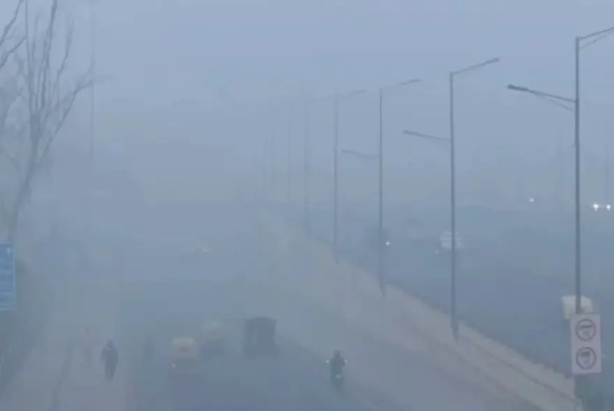 Severe smog engulfs Delhi as pollution spikes