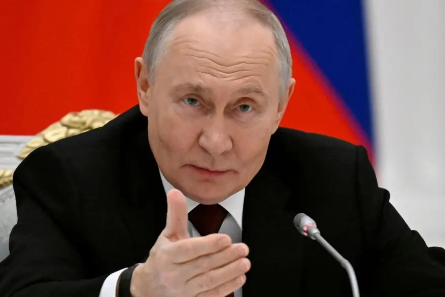 Putin Warns Ukraine to Leave Donbas or Will Take by Force