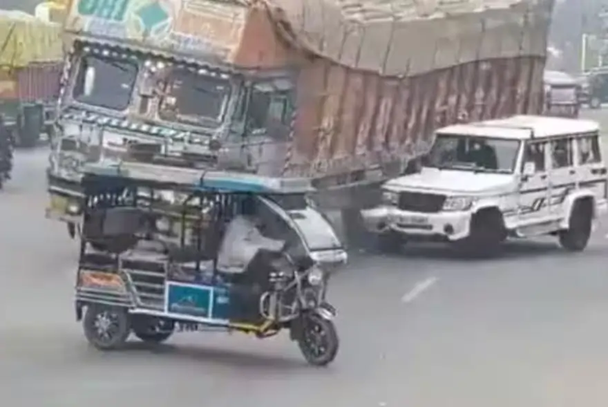 Overloaded husk-laden truck overturns on Bolero in Uttar Pradesh's Rampur, driver killed